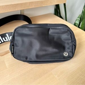 LULULEMON EVERYWHERE BELT BAG
